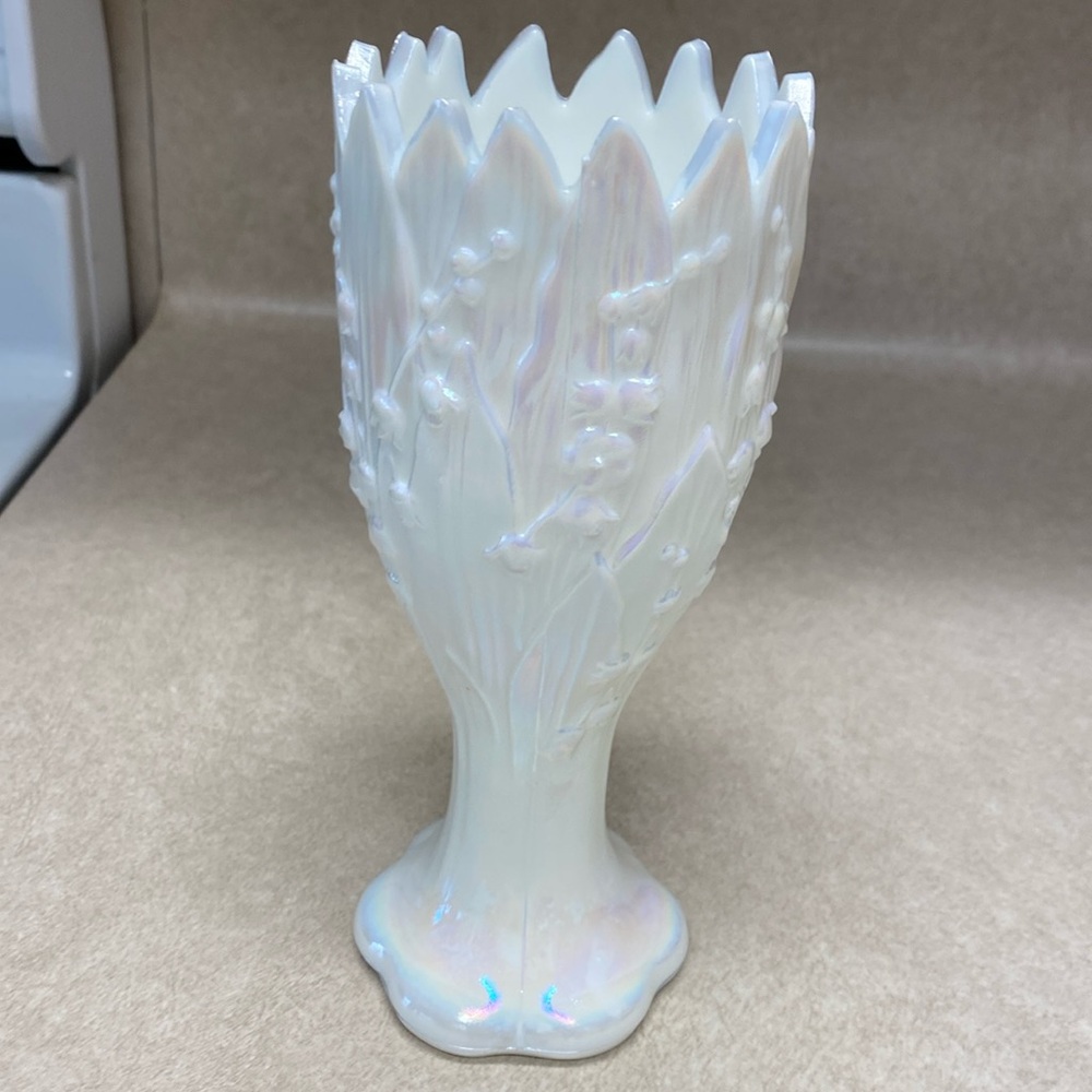 Vintage Westmoreland lily-of-the-valley
Vase